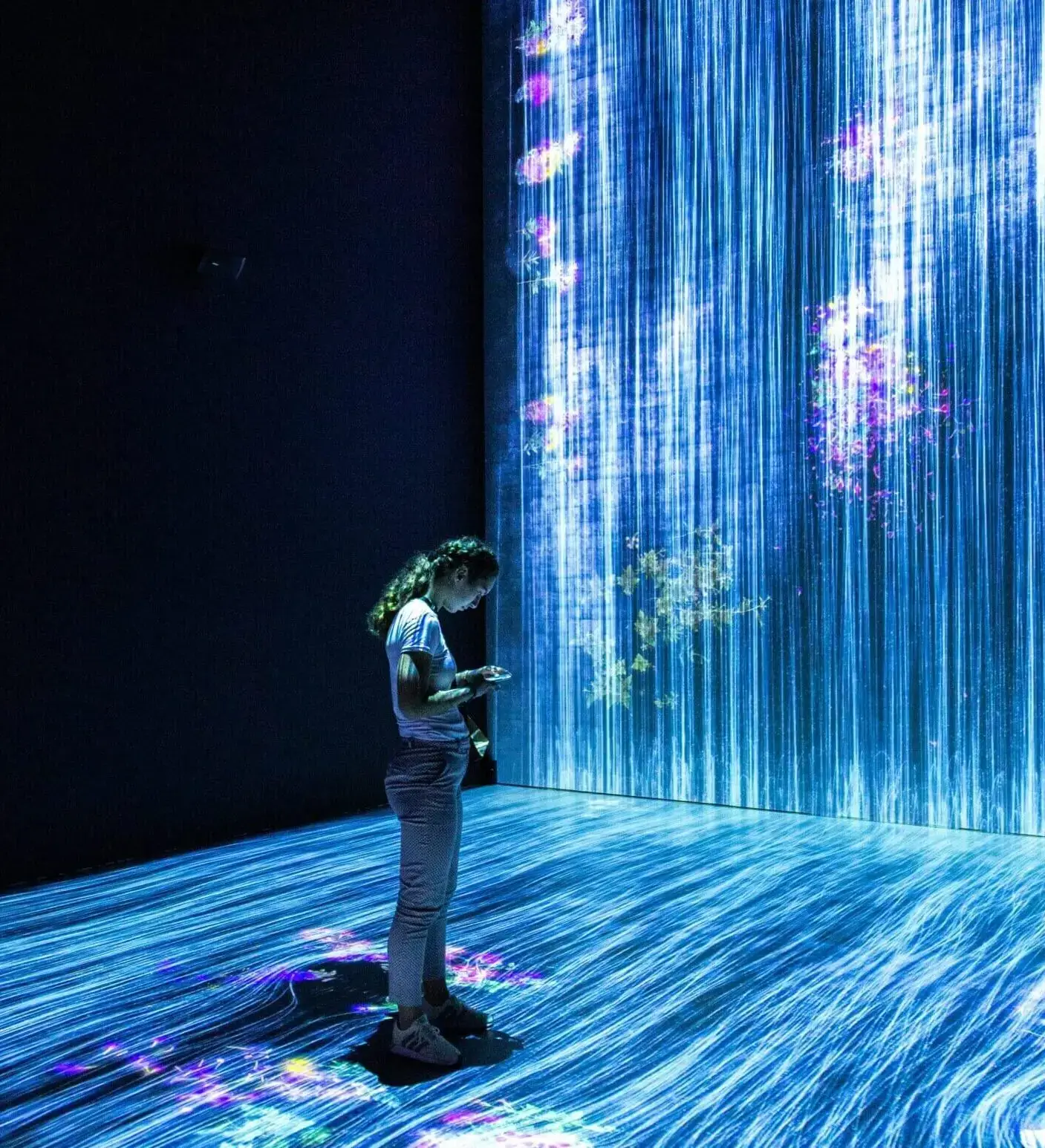 woman wearing grey shirt